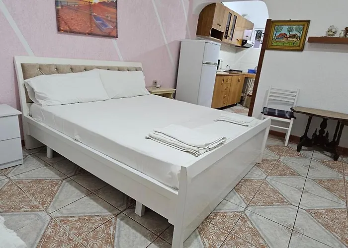 Leko Pensión Vlorë